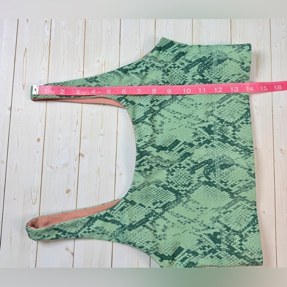 Fabletics Harlyn Midi Medium Impact Reversible Sports Bra Size Medium - Picture 12 of 12